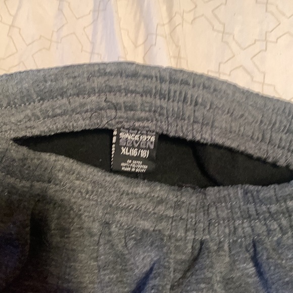 Grey sweats never worn - Picture 2 of 3